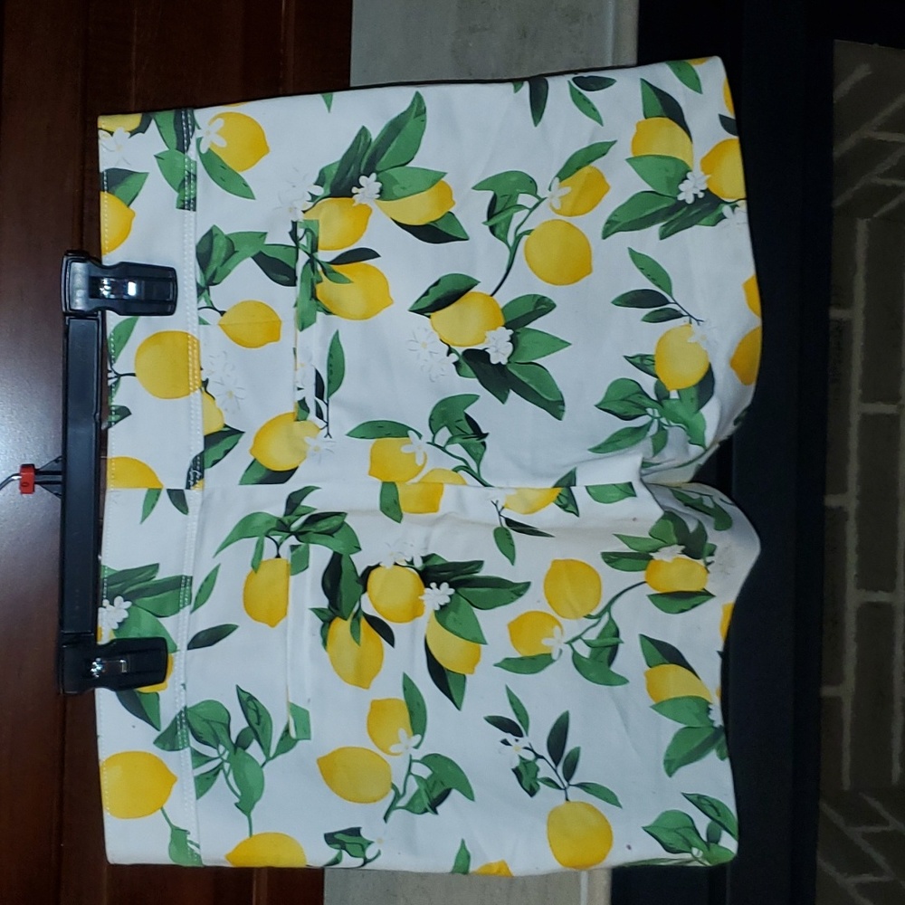 NWOT Isaac Mizrahi Bright White Lemon & White Floral Sailor Print Shorts Size 8 - Picture 16 of 16
